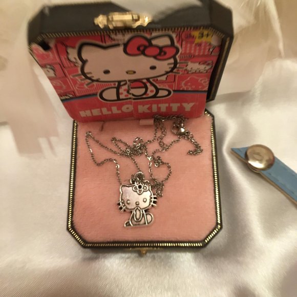 ADORABLE hello kitty cotton candy pink shorts,leather braclete and necklace set! - Picture 11 of 13